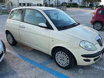 Lancia Ypsilon 1.2 benzina neopatentati