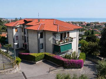 2 LOCALI A VALLECROSIA AL MARE