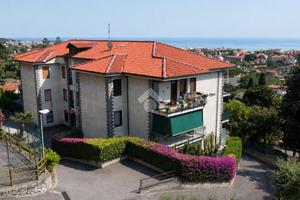2 LOCALI A VALLECROSIA AL MARE