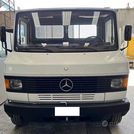 Autocarro Mercedes 709D