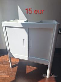 Mobiletto bagno bianco con ante scorrevoli IKEA