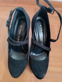 Scarpa col tacco nera n.37