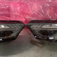 Fari LED  Audi Q5 2022 con freccia dinamica 