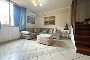 Via guadagno- sol. semi indipendente con terrazzo