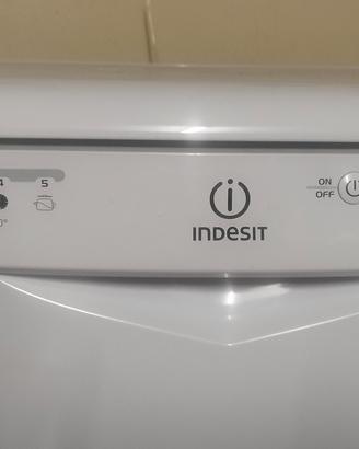 Lavastoviglie  Indesit