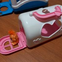 numero 2 trasportini con cagnolino che abbaia