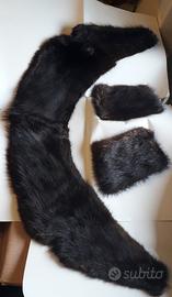 Collo e polsi in pelliccia visone scuro. Vintage