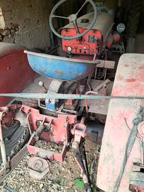 Trattore agricolo