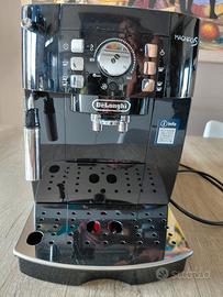 macchinetta caffè ☕️  De longhi