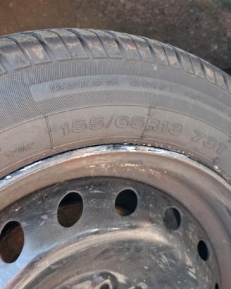 gomme su cerchio e kit freni posteriori 