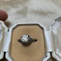 DIAMANTE DEL 1928 DI CIRCA 2 CARATI COLORE PAGLIER