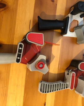 Dispenser manuale nastro adesivo (€ 8 cadauno)