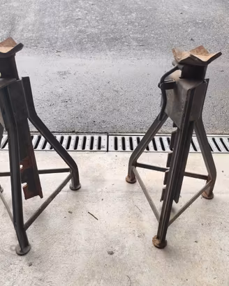 Cavaletto per sollevare auto o furgoni