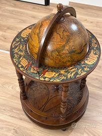 Mappamondo antico portabottiglie