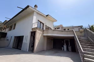 Villa di 250 m² con più di 5 locali a Guidonia Mon