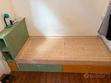 Letto singolo in legno