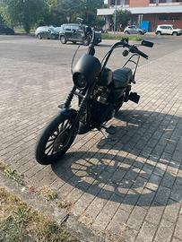 Harley davidson 883 iron