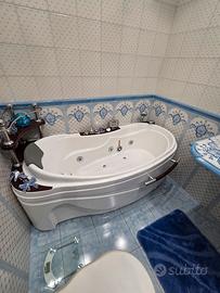 Vasca da bagno idromassaggio 