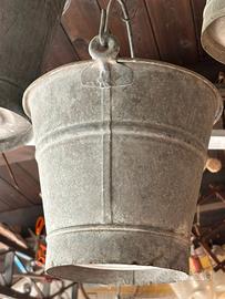 Secchi in ferro piu' annaffiatoio