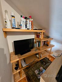 Sotto scala in legno fatto a mano