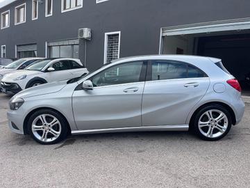 MERCEDES-BENZ A 180 Premium