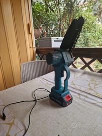 Motosega taglia rami a Batteria