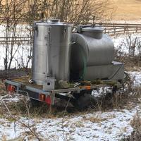 CARRELLO CON CISTERNE IN ACCIAIO