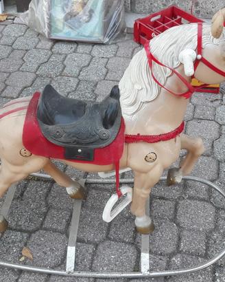Cavallino a dondolo vintage