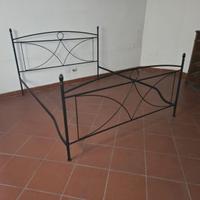 Struttura letto matrimoniale in ferro laccato nero