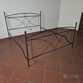 Struttura letto matrimoniale in ferro laccato nero
