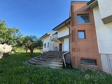 VILLA SINGOLA A MONTAQUILA