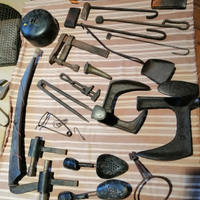 Utensili da lavoro vecchi in ferro+tubo gomma