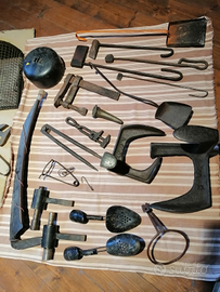 Utensili da lavoro vecchi in ferro+tubo gomma