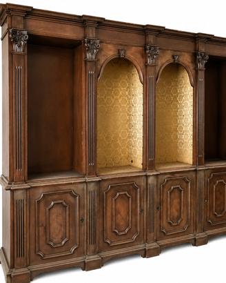 Libreria-vetrina stile classico realizzata in noce