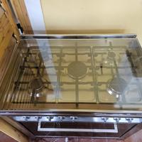 Macchina con 5 fuochi e forno Ariston Hotpoint