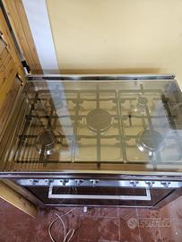 Macchina con 5 fuochi e forno Ariston Hotpoint