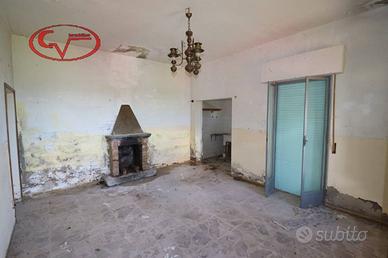 Casa indipendente di 60 m² con 3 locali e box auto