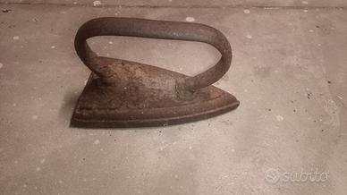 Ferro da stiro antico