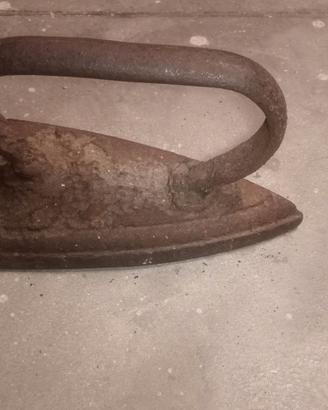Ferro da stiro antico