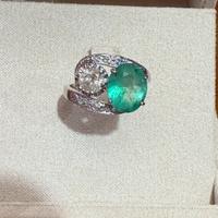 Anello con Smeraldo e Diamanti in Platino