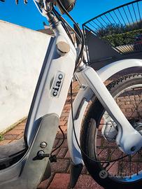 Chitarra acustica x piaggio ciao