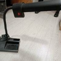 lampada da tavolo e scrivania 