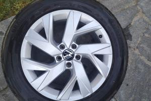4 Gomme Bravuris complete di cerchione