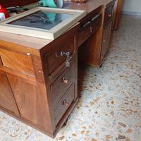 scrivania vintage in legno