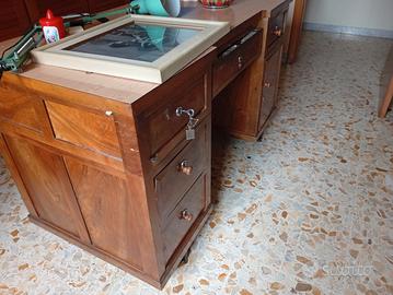 scrivania vintage in legno