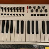 M-AUDIO AxiomPro61. Master / Controller