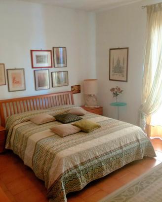 Letto matrimoniale + 2 comodini