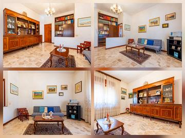 Appartamento con tre locali commerciali