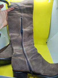 Stivali alti sopra il ginocchio classico e versati