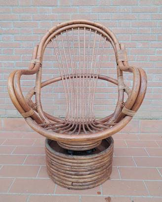 Poltrona lounge in rattan girevole e ammortizzata